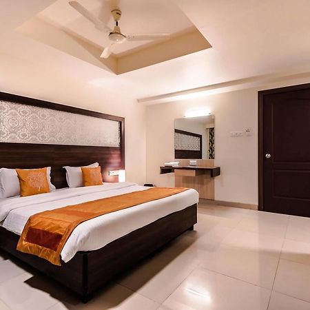 Hotel Veer Residency Panvel Buitenkant foto