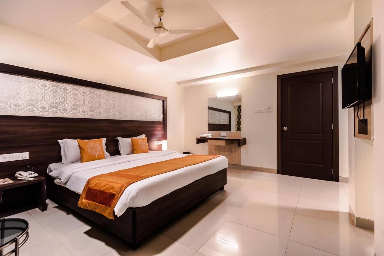 Hotel Veer Residency Panvel Buitenkant foto
