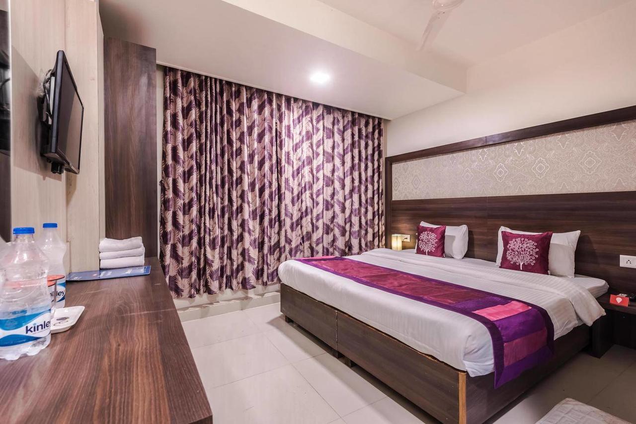 Hotel Veer Residency Panvel Buitenkant foto