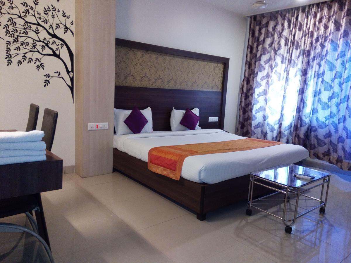 Hotel Veer Residency Panvel Buitenkant foto