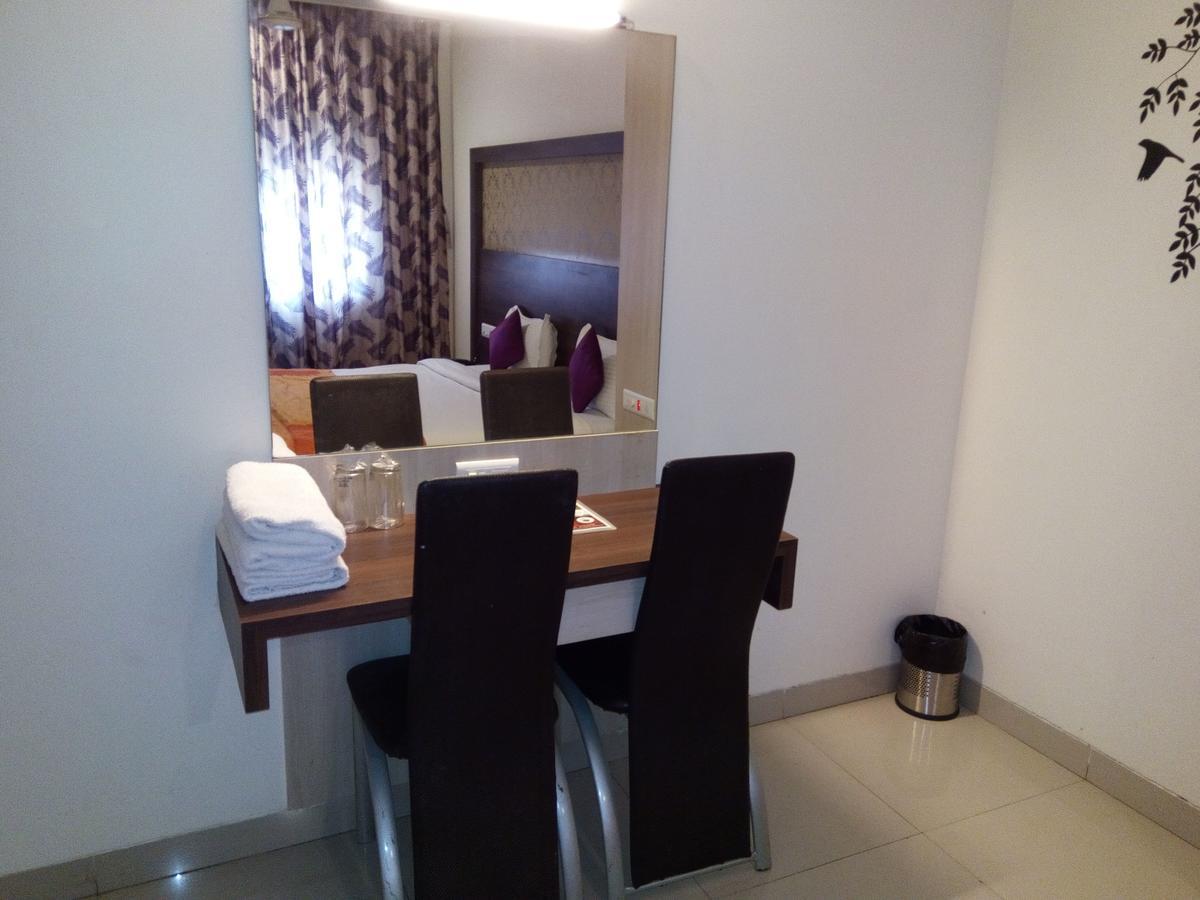 Hotel Veer Residency Panvel Buitenkant foto