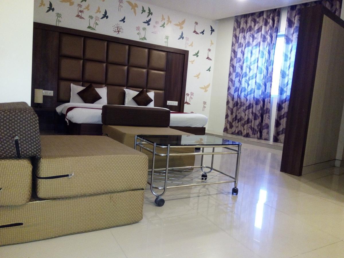 Hotel Veer Residency Panvel Buitenkant foto