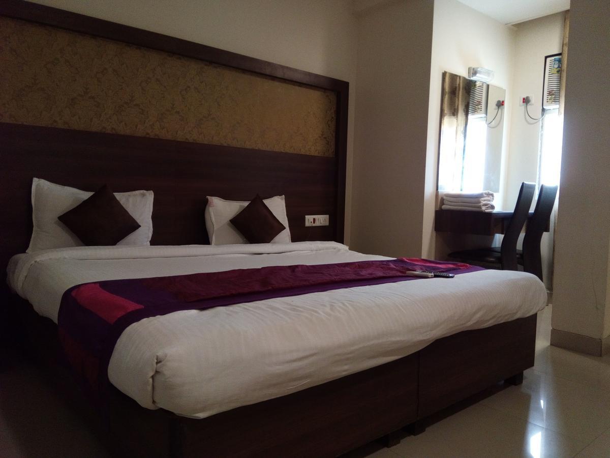 Hotel Veer Residency Panvel Buitenkant foto