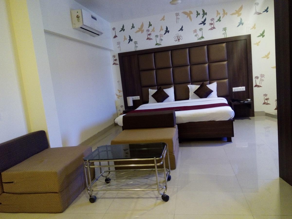 Hotel Veer Residency Panvel Buitenkant foto