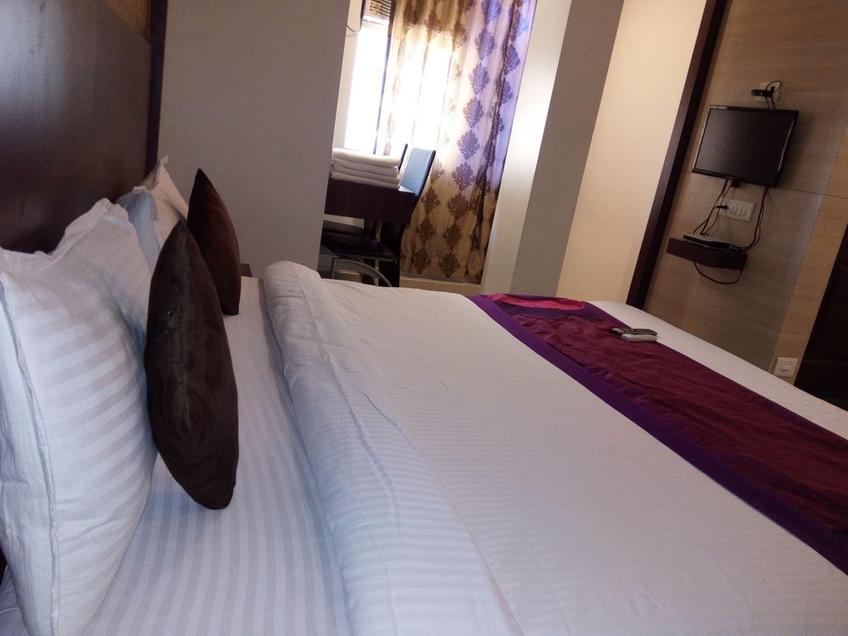 Hotel Veer Residency Panvel Buitenkant foto