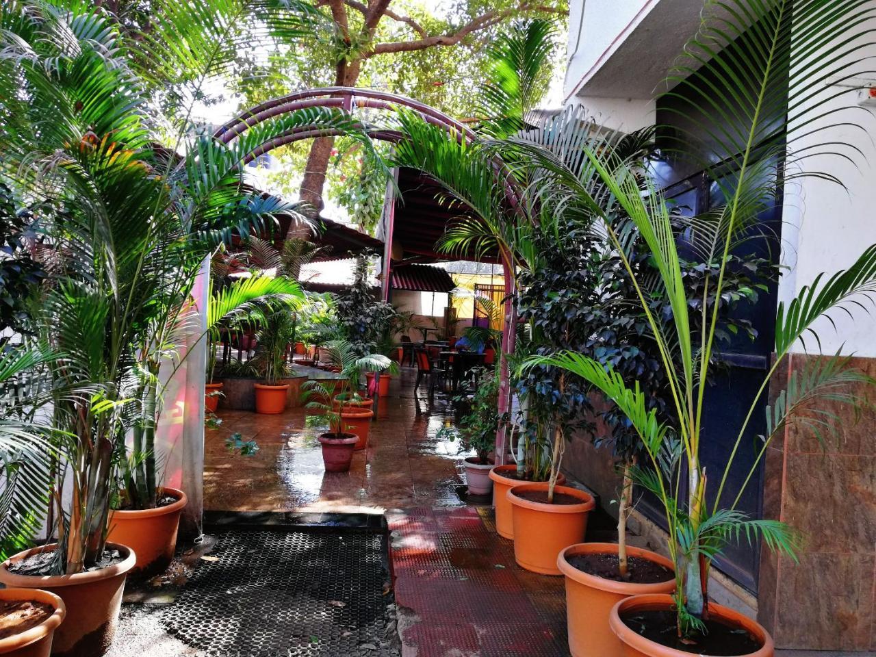Hotel Veer Residency Panvel Buitenkant foto