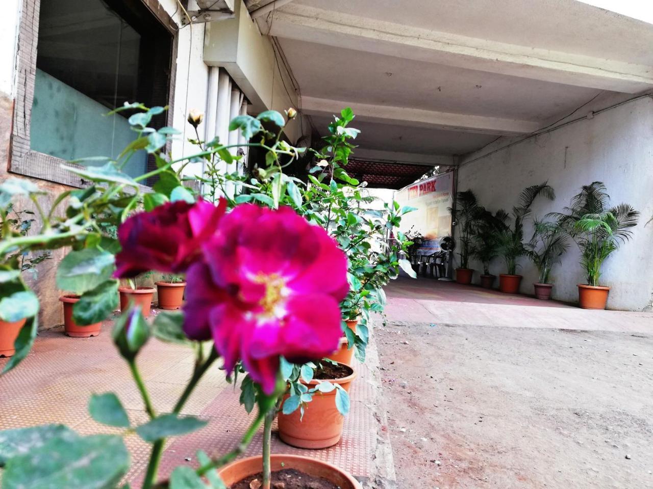 Hotel Veer Residency Panvel Buitenkant foto