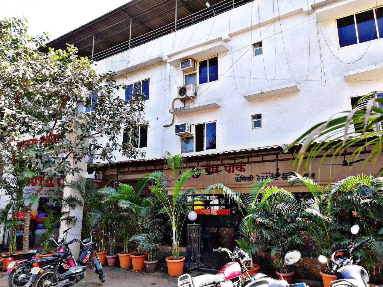 Hotel Veer Residency Panvel Buitenkant foto