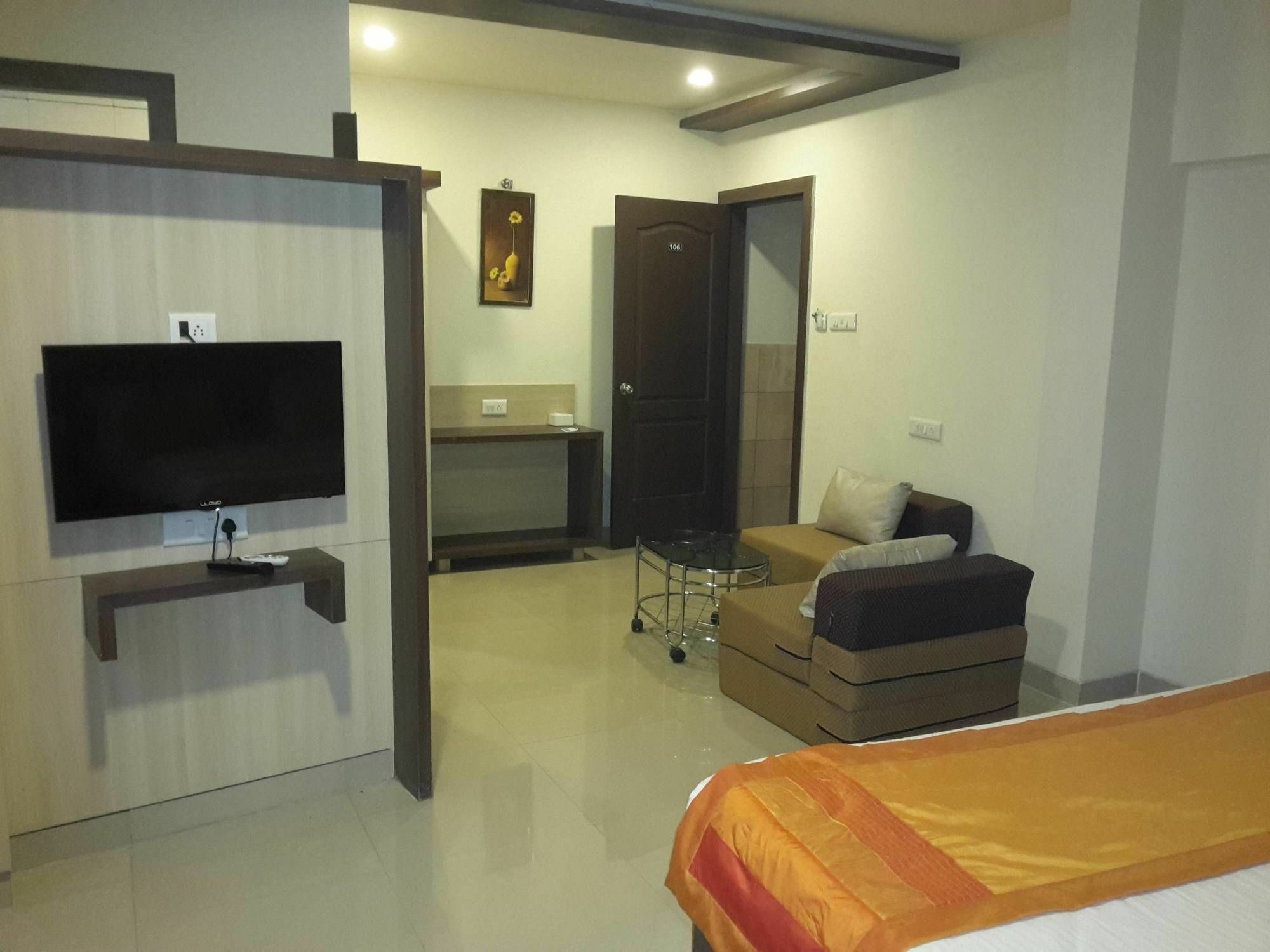 Hotel Veer Residency Panvel Buitenkant foto