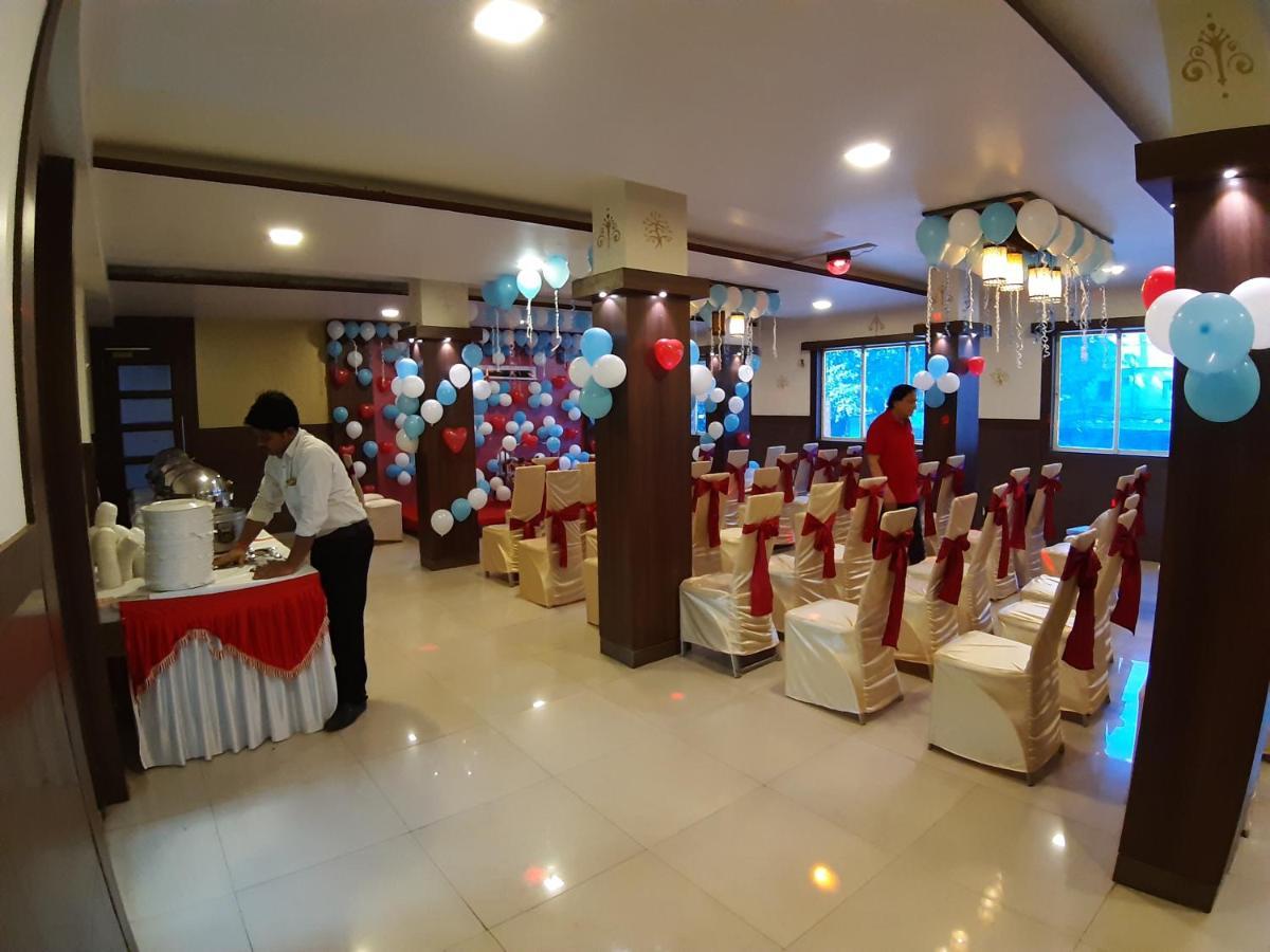 Hotel Veer Residency Panvel Buitenkant foto